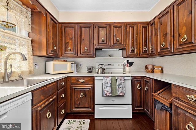5 THOMAS RD, Glen Burnie, MD 21060