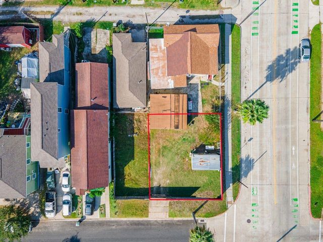 5302 Avenue L, Galveston, TX 77551