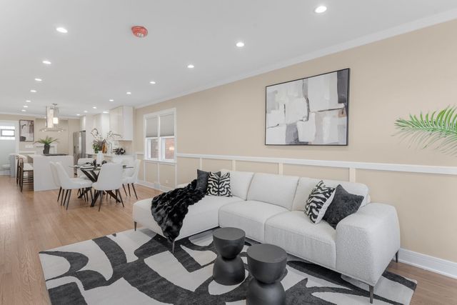 8549 S Indiana Avenue, Chicago, IL 60619