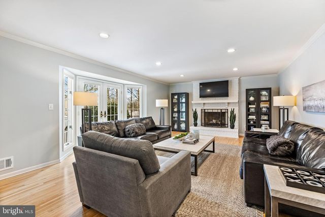 9 HOWARD DR, Princeton Junction, NJ 08550