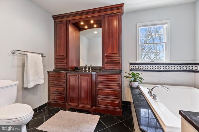 9 HOWARD DR, Princeton Junction, NJ 08550