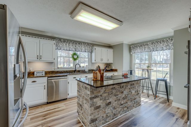 831 Columbia Hwy, Hohenwald, TN 38462