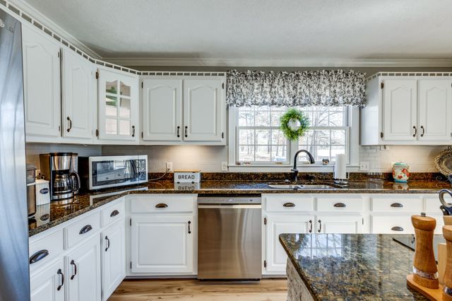 831 Columbia Hwy, Hohenwald, TN 38462