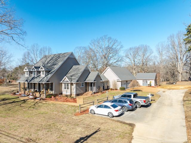 831 Columbia Hwy, Hohenwald, TN 38462