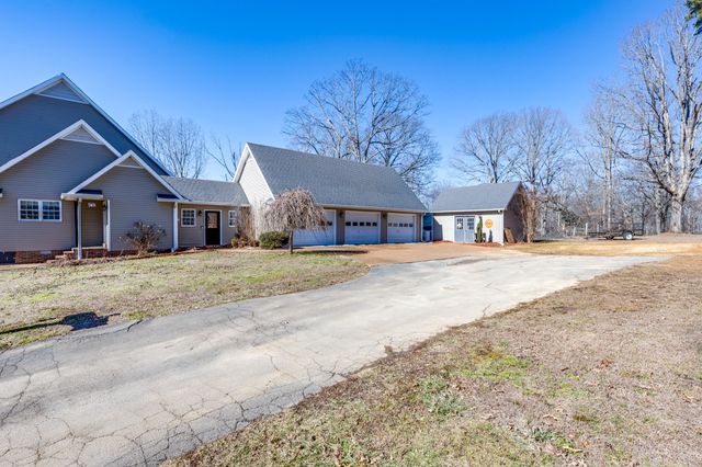 831 Columbia Hwy, Hohenwald, TN 38462