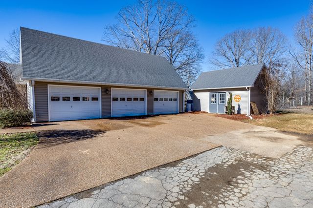 831 Columbia Hwy, Hohenwald, TN 38462