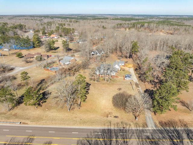 831 Columbia Hwy, Hohenwald, TN 38462