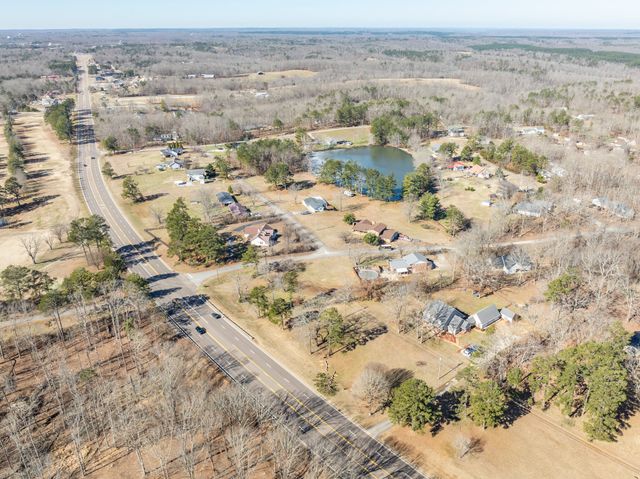 831 Columbia Hwy, Hohenwald, TN 38462