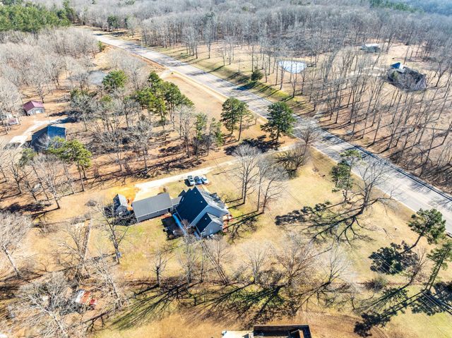 831 Columbia Hwy, Hohenwald, TN 38462