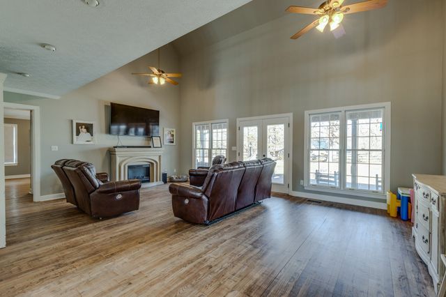 831 Columbia Hwy, Hohenwald, TN 38462