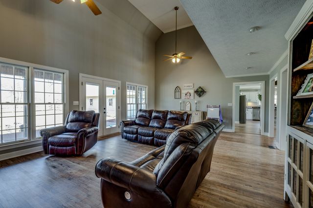 831 Columbia Hwy, Hohenwald, TN 38462