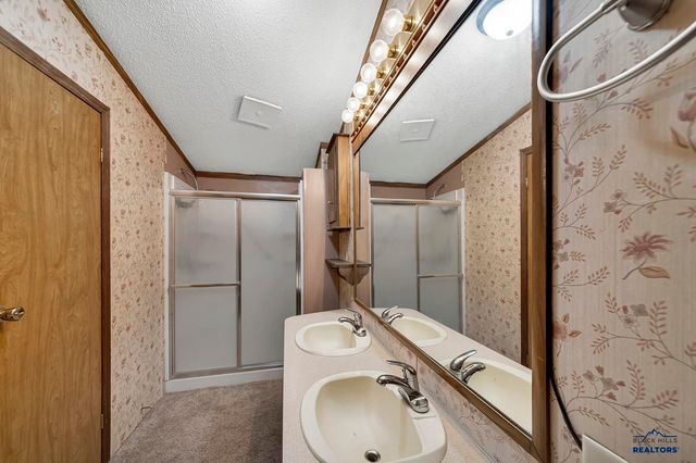 3704 CHIEF DR, Rapid City, SD 57701