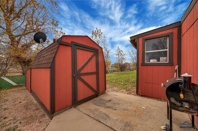 3704 CHIEF DR, Rapid City, SD 57701