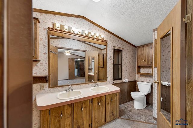 3704 CHIEF DR, Rapid City, SD 57701