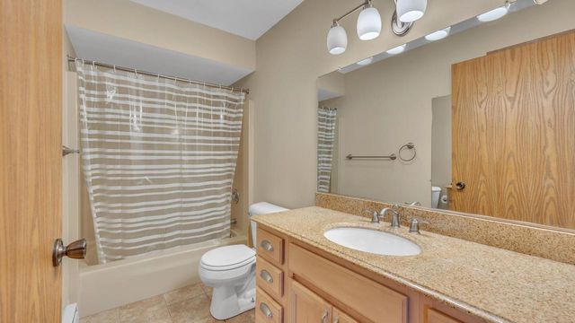 73 University DRIVE, Fond Du Lac, WI 54935