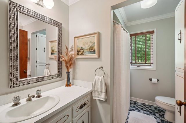 890 E Romeo Road, Oakland Twp, MI 48363