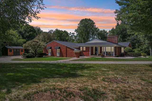 890 E Romeo Road, Oakland Twp, MI 48363