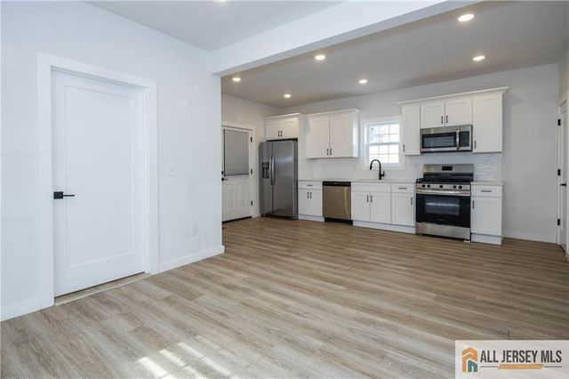 27 S 2nd Street, Fords, NJ 08863