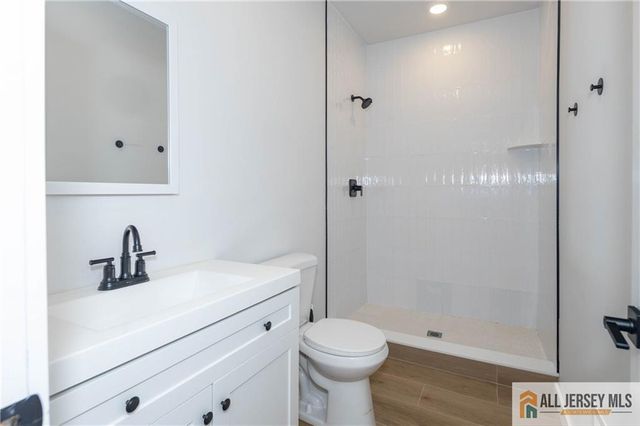 27 S 2nd Street, Fords, NJ 08863