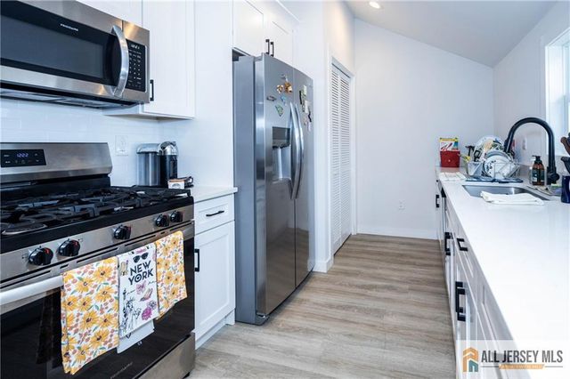 27 S 2nd Street, Fords, NJ 08863