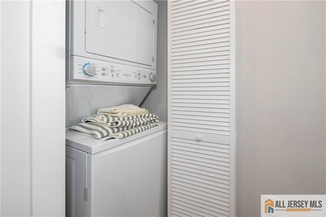 27 S 2nd Street, Fords, NJ 08863