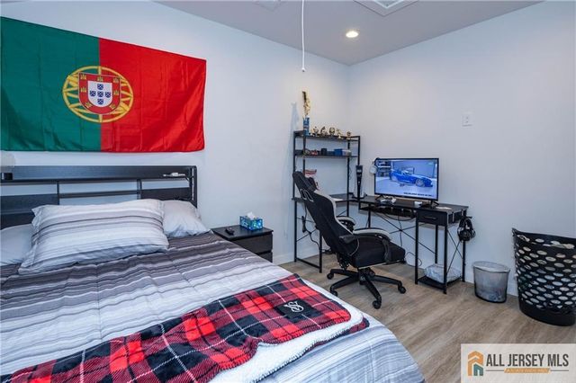 27 S 2nd Street, Fords, NJ 08863