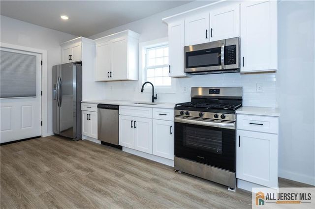 27 S 2nd Street, Fords, NJ 08863