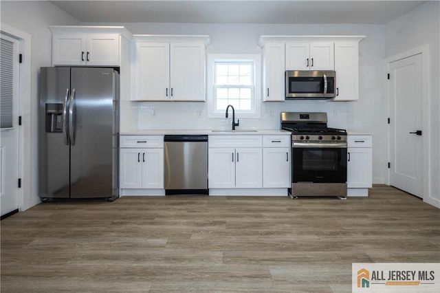 27 S 2nd Street, Fords, NJ 08863