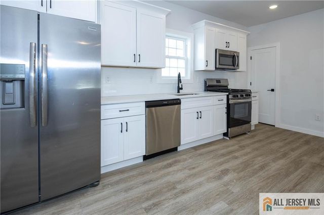 27 S 2nd Street, Fords, NJ 08863