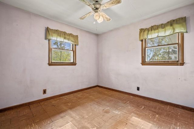 N40W26975 Capitol DRIVE, Pewaukee, WI 53072