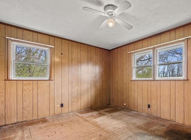 N40W26975 Capitol DRIVE, Pewaukee, WI 53072