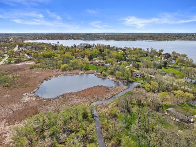 N40W26975 Capitol DRIVE, Pewaukee, WI 53072