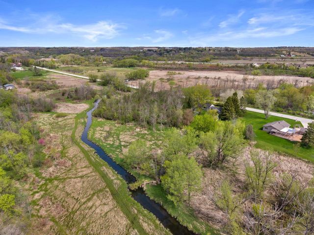N40W26975 Capitol DRIVE, Pewaukee, WI 53072