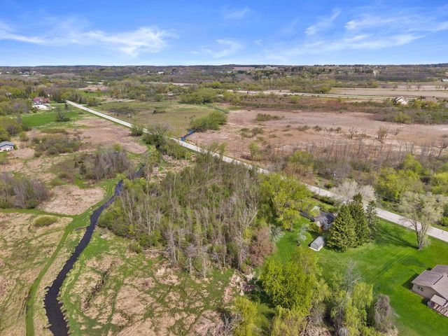 N40W26975 Capitol DRIVE, Pewaukee, WI 53072
