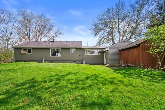 N40W26975 Capitol DRIVE, Pewaukee, WI 53072