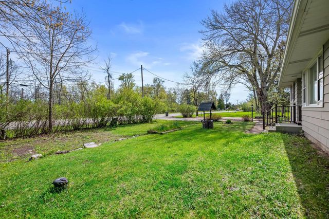 N40W26975 Capitol DRIVE, Pewaukee, WI 53072