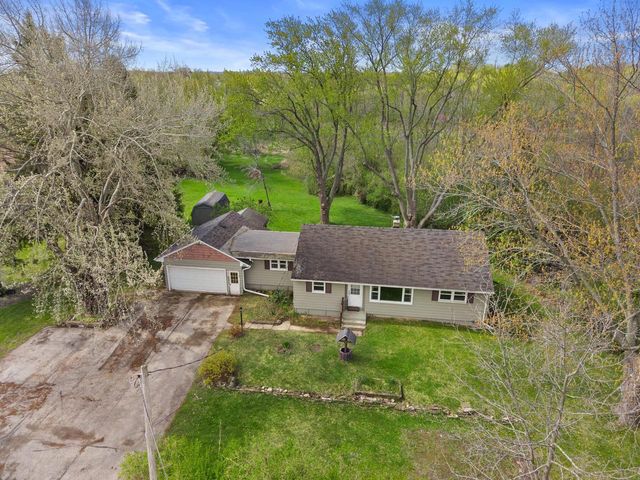 N40W26975 Capitol DRIVE, Pewaukee, WI 53072