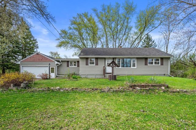 N40W26975 Capitol DRIVE, Pewaukee, WI 53072
