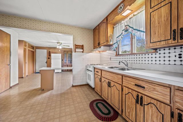 N40W26975 Capitol DRIVE, Pewaukee, WI 53072