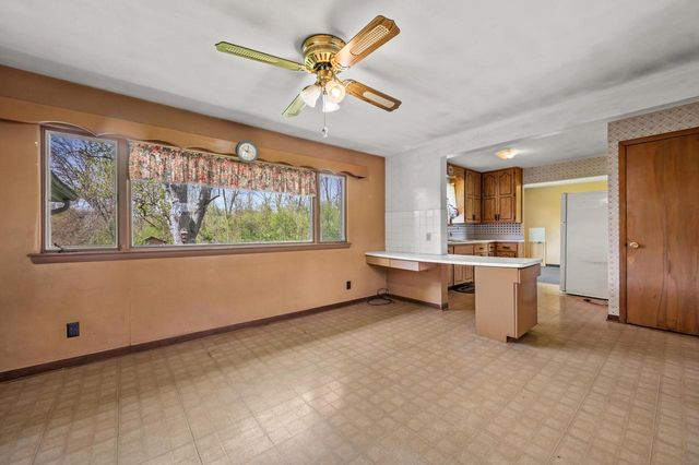 N40W26975 Capitol DRIVE, Pewaukee, WI 53072