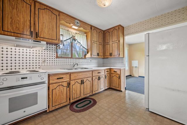 N40W26975 Capitol DRIVE, Pewaukee, WI 53072