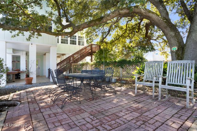 11046 New York Street, Bay Saint Louis, MS 39520