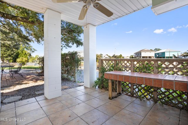 11046 New York Street, Bay Saint Louis, MS 39520