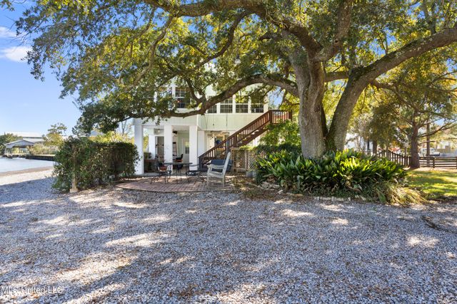 11046 New York Street, Bay Saint Louis, MS 39520