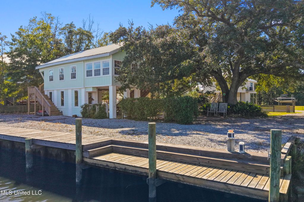 11046 New York Street, Bay Saint Louis, MS 39520