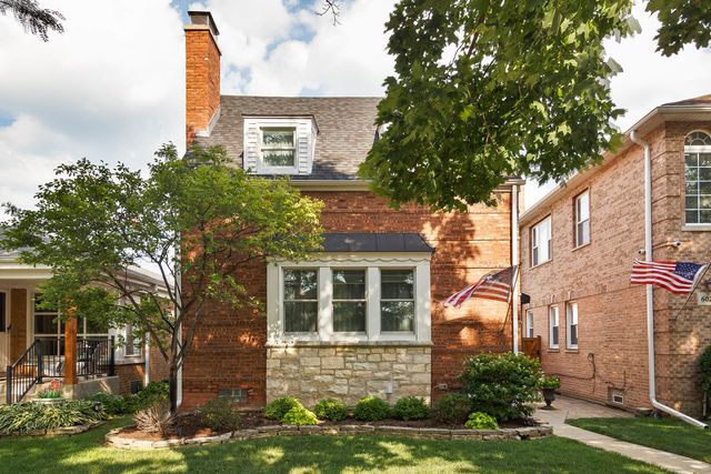 6023 N Kedvale Avenue, Chicago, IL 60646