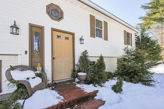 10 Colleen Way, East Bridgewater, MA 02333