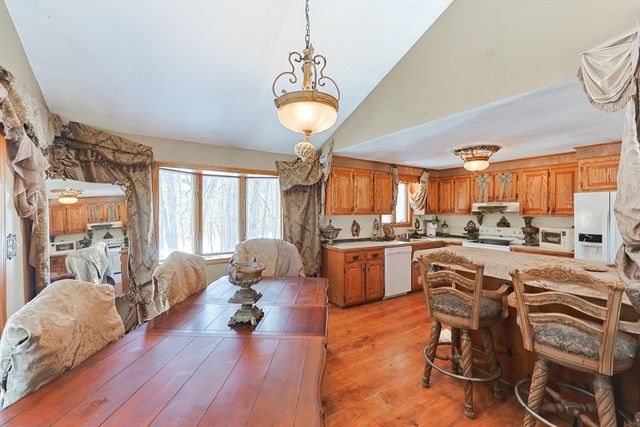 10 Colleen Way, East Bridgewater, MA 02333