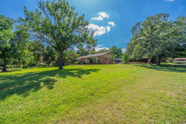 2233 Westfield Street, Grand Prairie, TX 75050