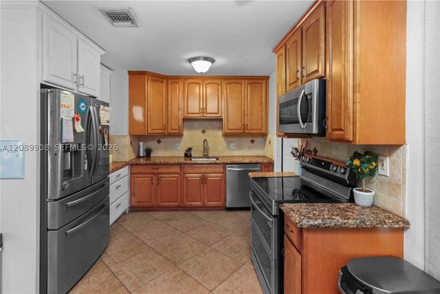 1221 NE 26th Ave, Pompano Beach, FL 33062